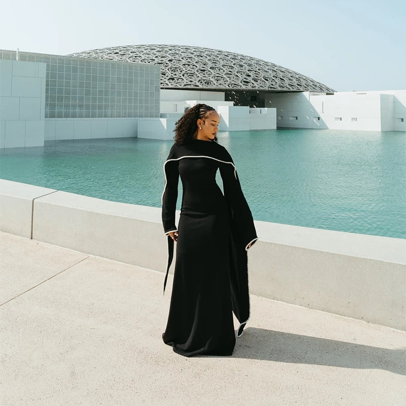 Vestido largo tipo capa para mujer con ribete de perlas blancas; elegante diseño de manga larga y cintura ajustada; estilo abaya/túnica musulmana ideal para Eid y primavera 2026