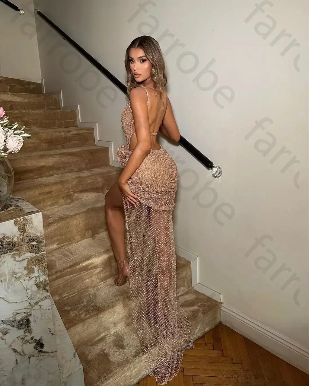 Vestido de noche personalizado con tirantes y abertura lateral