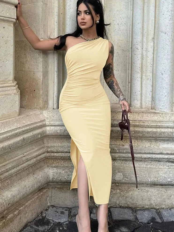 Vestido largo negro para mujer: sexy, con abertura, sin mangas, espalda descubierta y corte ajustado. Moda de verano, estilo hombros descubiertos, ideal para fiestas elegantes y discotecas