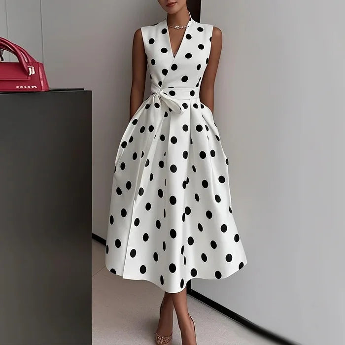 Vestido francés de lunares para el verano de 2025: nuevo estilo retro y elegante, sin mangas, con cuello en V, lazada y ajuste en la cintura