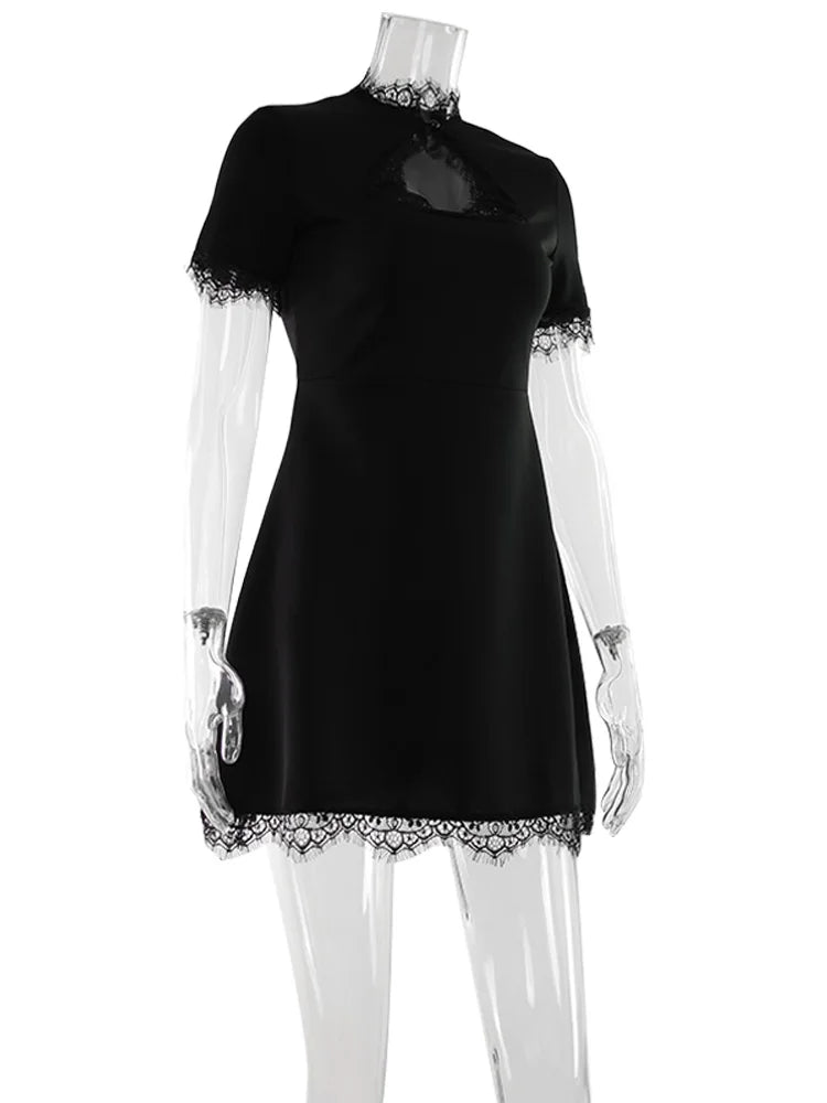 Minivestido sexy para mujer Ahagaga: estilo urbano, corte ajustado, cuello alto, manga corta y diseño de encaje calado con paneles (patchwork)