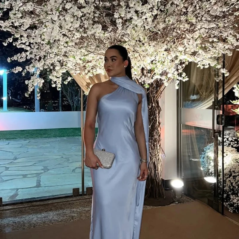 Vestido de fiesta sexy de satén con lazo para mujer; elegante diseño halter, sin espalda, con hombros descubiertos y sin mangas. Vestido liso estilo bata para el verano de 2024