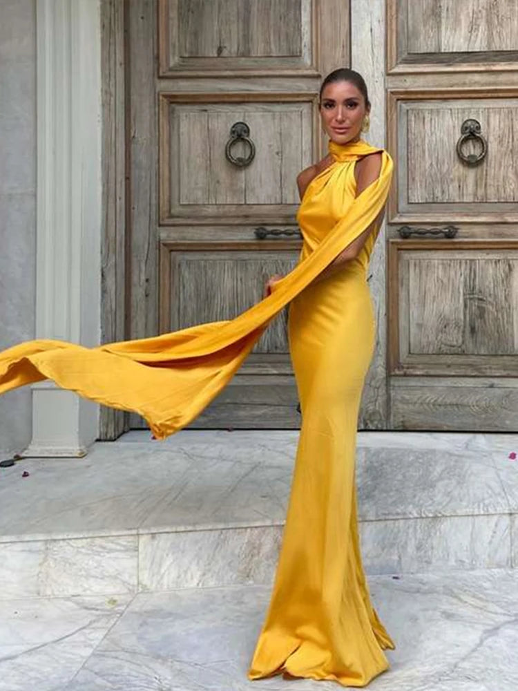 Vestido de fiesta sexy de satén con lazo para mujer; elegante diseño halter, sin espalda, con hombros descubiertos y sin mangas. Vestido liso estilo bata para el verano de 2024