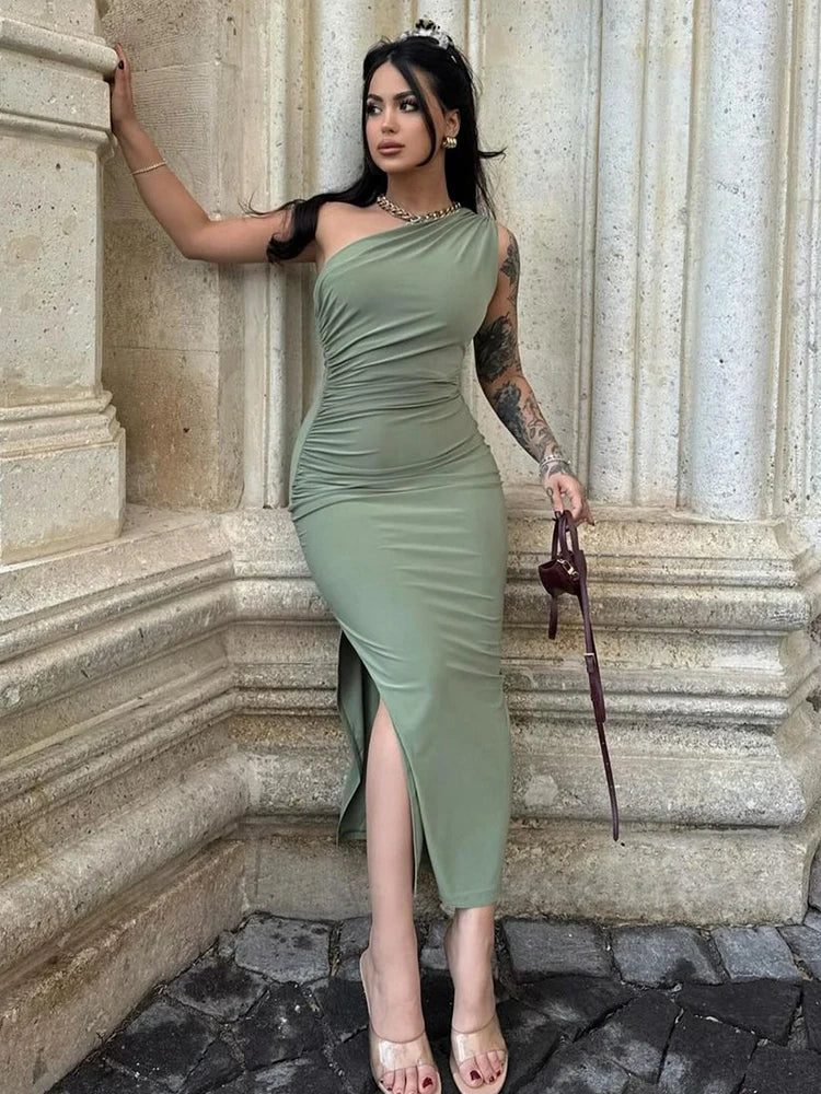 Vestido largo negro para mujer: sexy, con abertura, sin mangas, espalda descubierta y corte ajustado. Moda de verano, estilo hombros descubiertos, ideal para fiestas elegantes y discotecas